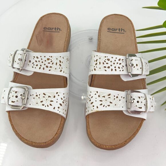 Earth Women's Sand Antigua Sandal Size 7 Low Wedge Slide White Straps Buckle - Picture 1 of 12